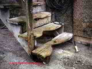 Unsafe exterior stair (C) Carson Dunlop Assoc