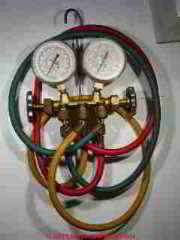 Refrigeration gauge set (C) D Friedman