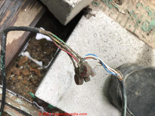 mobile home electrical crossover connector (C) InspectApedia.com JaredB