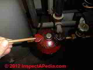 Heating oil leak points at the oil filter (C) Daniel Friedman