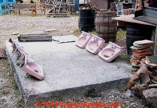 Pink enameled cast iron sinks for sale in Dolores Hidalgo (C) Daniel Friedman