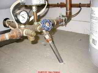 Water pressure gauge installed on a water tank outlet tee © Daniel Friedman