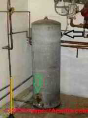 Steel bladderless water pressure tank using a drain-back valve and snifter valve (C) Daniel Friedman