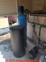Water softener installation in San Miguel de Allende (C) Daniel Friedman