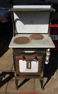 1917 est Moffat Stove (C) InspectApedia.com Collin contact us if you have more details about the age of this stove