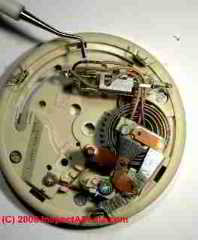 Internal parts of a thermostat and how they work