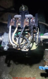 Burned wires and overheated connectors in well pump pressure control switch - cause & repair (C) InspectApedia.com Eric Valerie